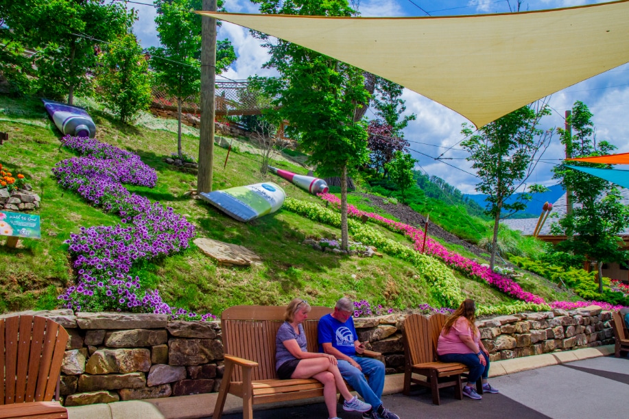 Guests relax in Vista Gardens